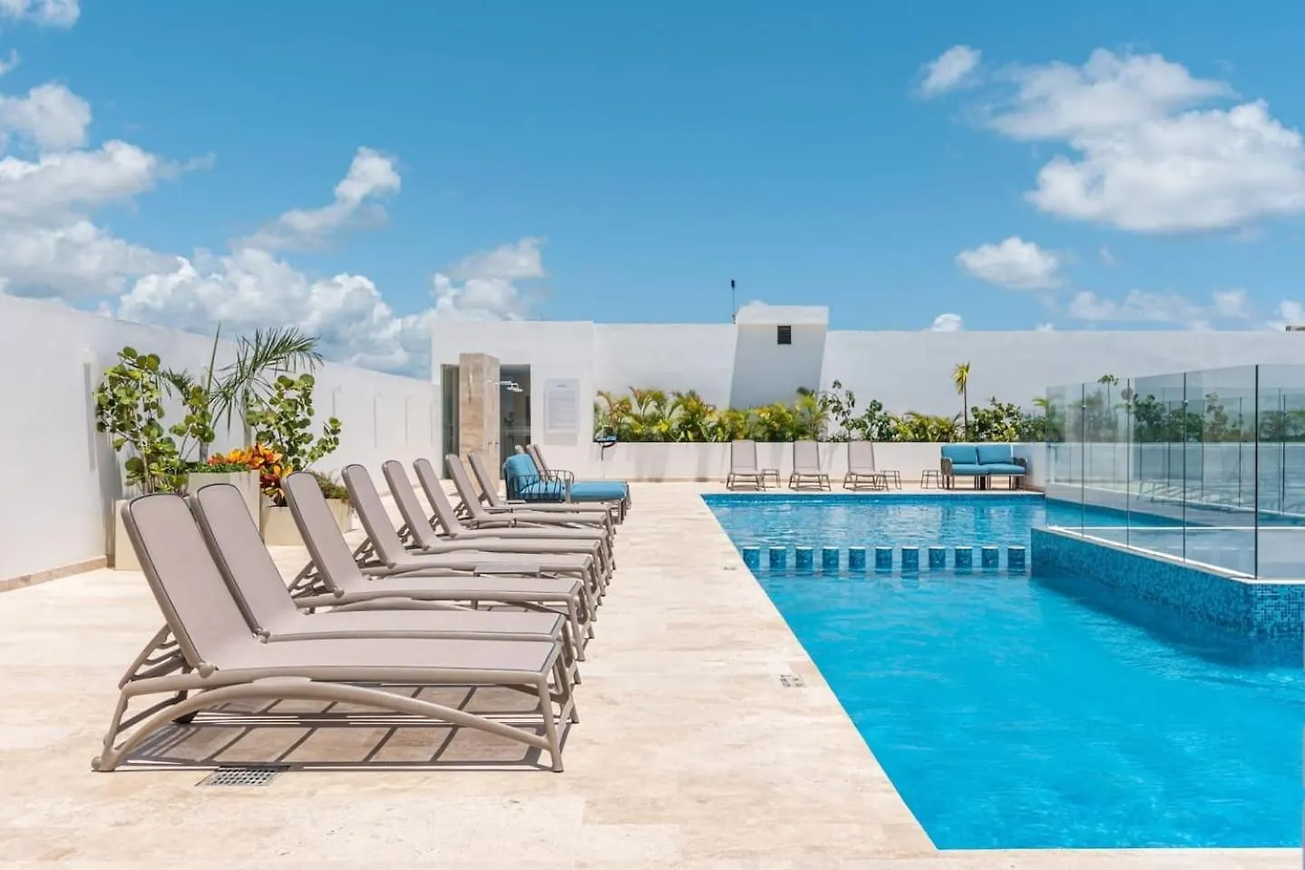 1Br In Top Location, 100Mb Wifi And Ocean View contacts